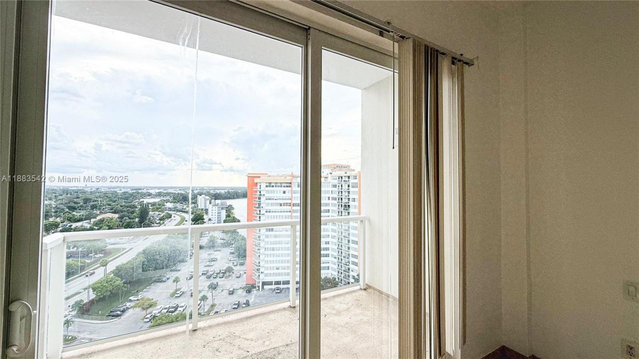 1351 NE Miami Gardens Dr, Unit 1701E, Miami, FL 33179 Photo