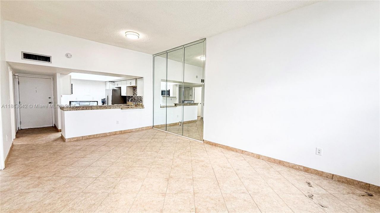 1351 NE Miami Gardens Dr, Unit 1701E, Miami, FL 33179 Photo