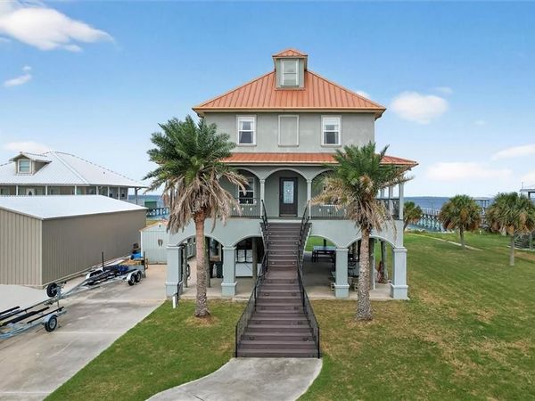 25649 CHEF MENTEUR Highway, New Orleans, LA 70129