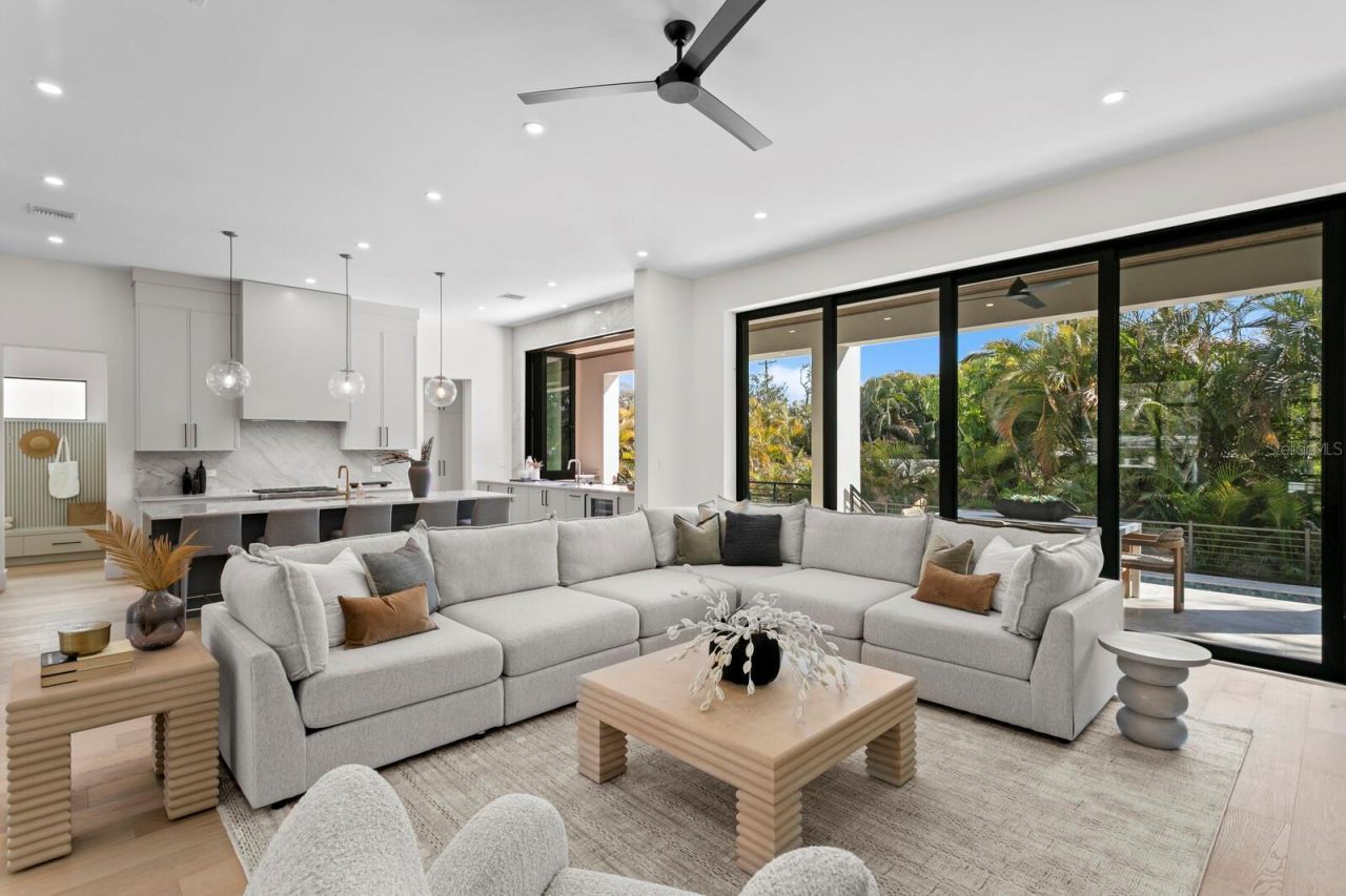 5104 W Platt Street, Tampa, FL 33609 Photo