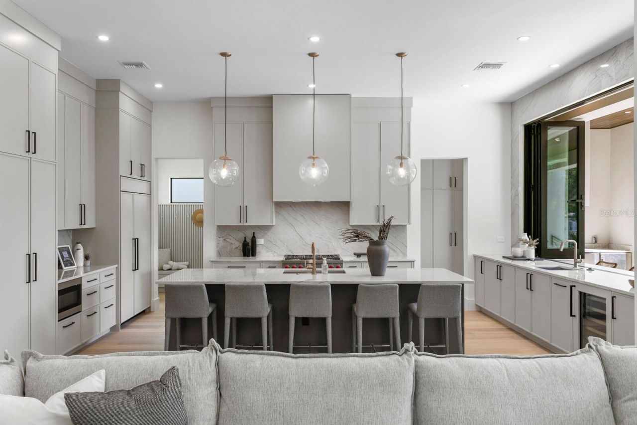 5104 W Platt Street, Tampa, FL 33609 Photo