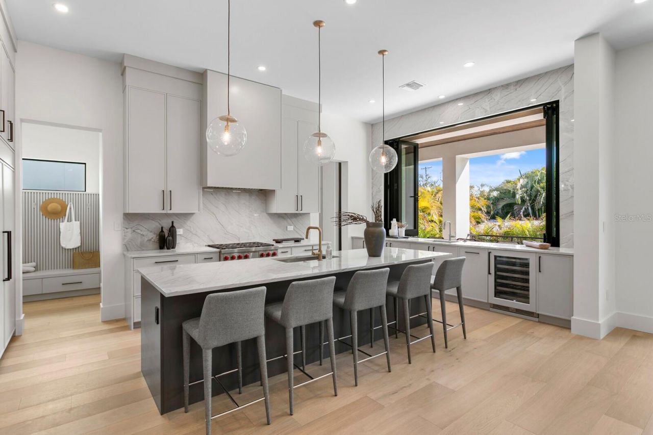 5104 W Platt Street, Tampa, FL 33609 Photo