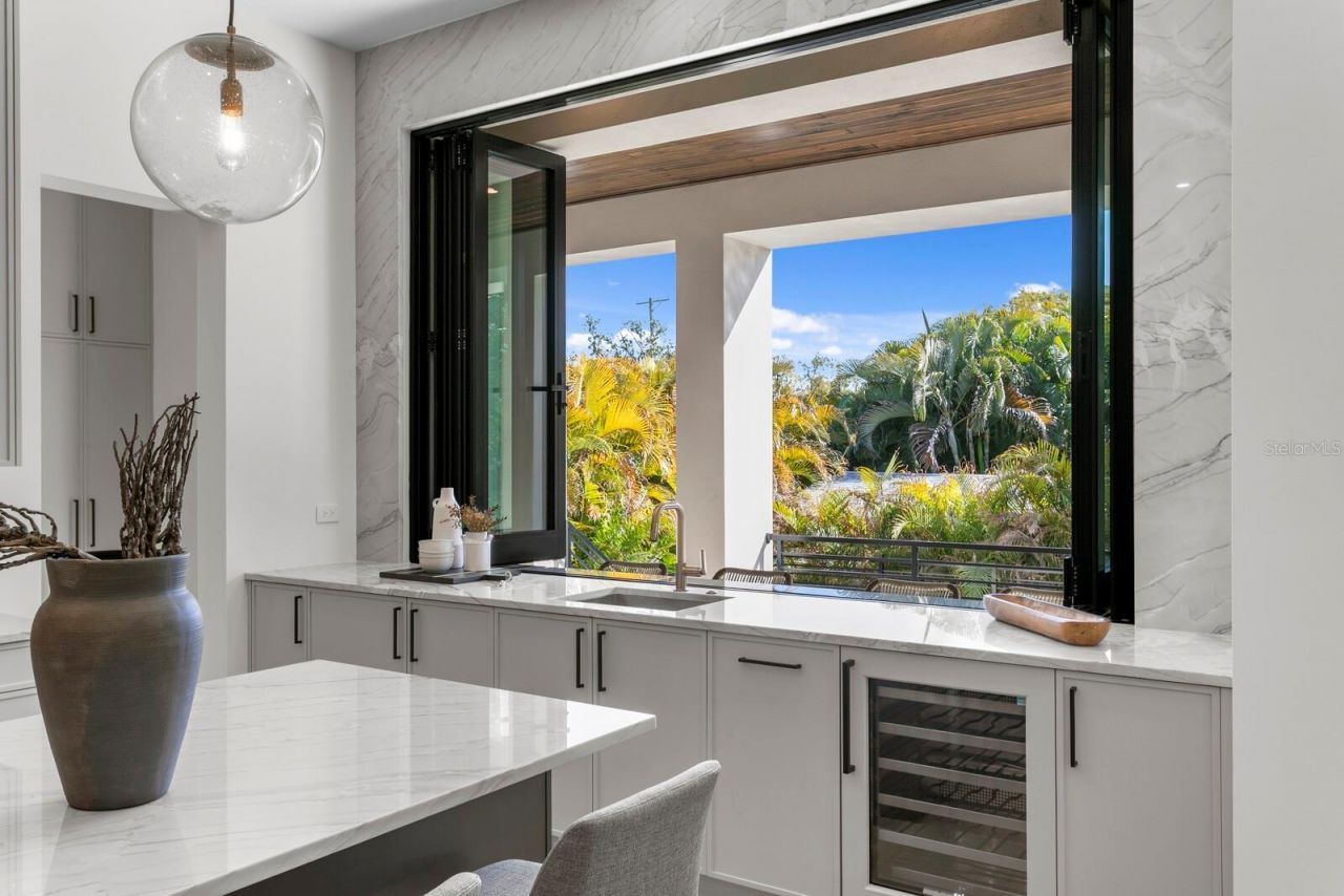 5104 W Platt Street, Tampa, FL 33609 Photo