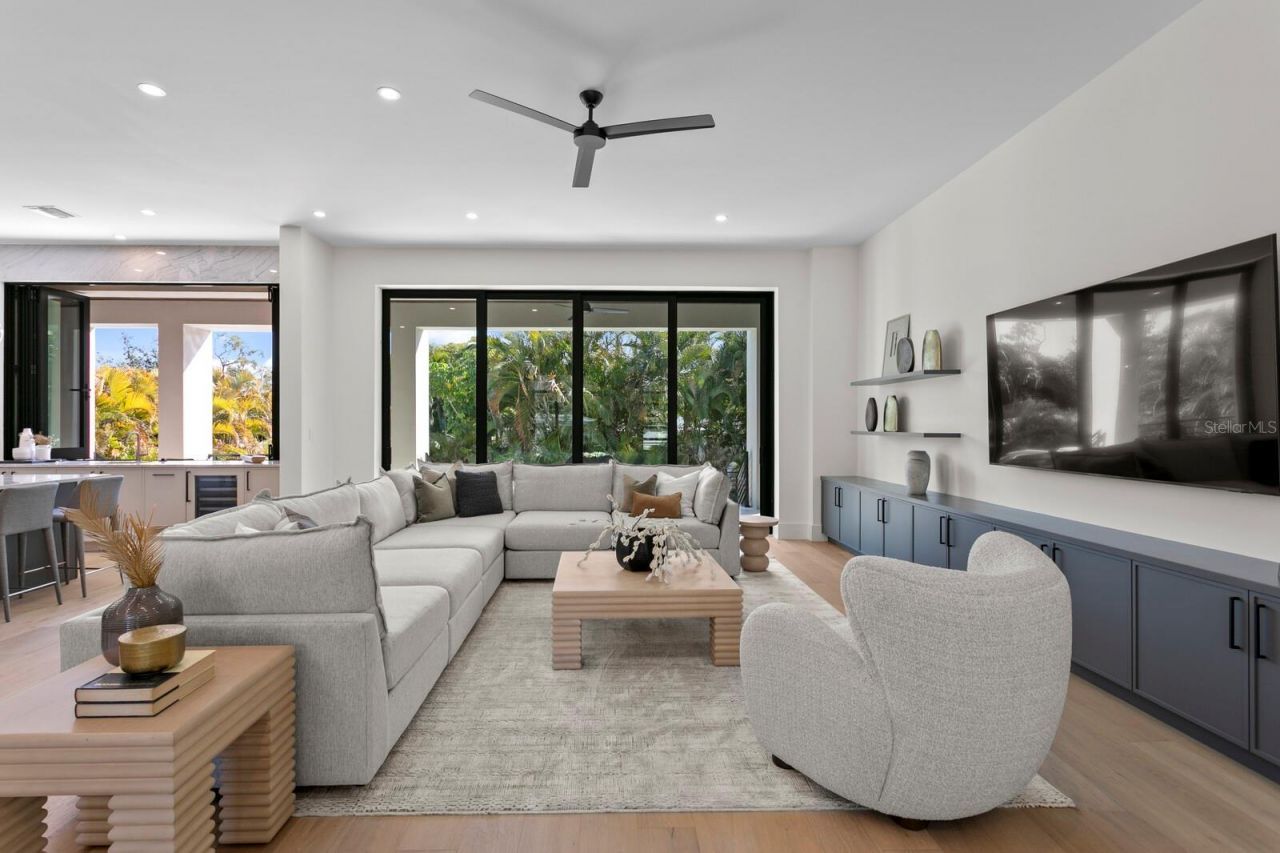 5104 W Platt Street, Tampa, FL 33609 Photo