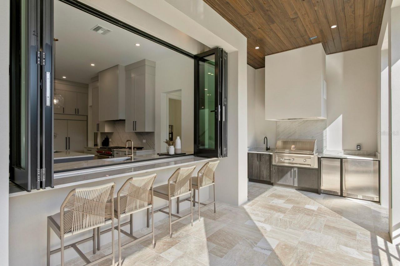 5104 W Platt Street, Tampa, FL 33609 Photo