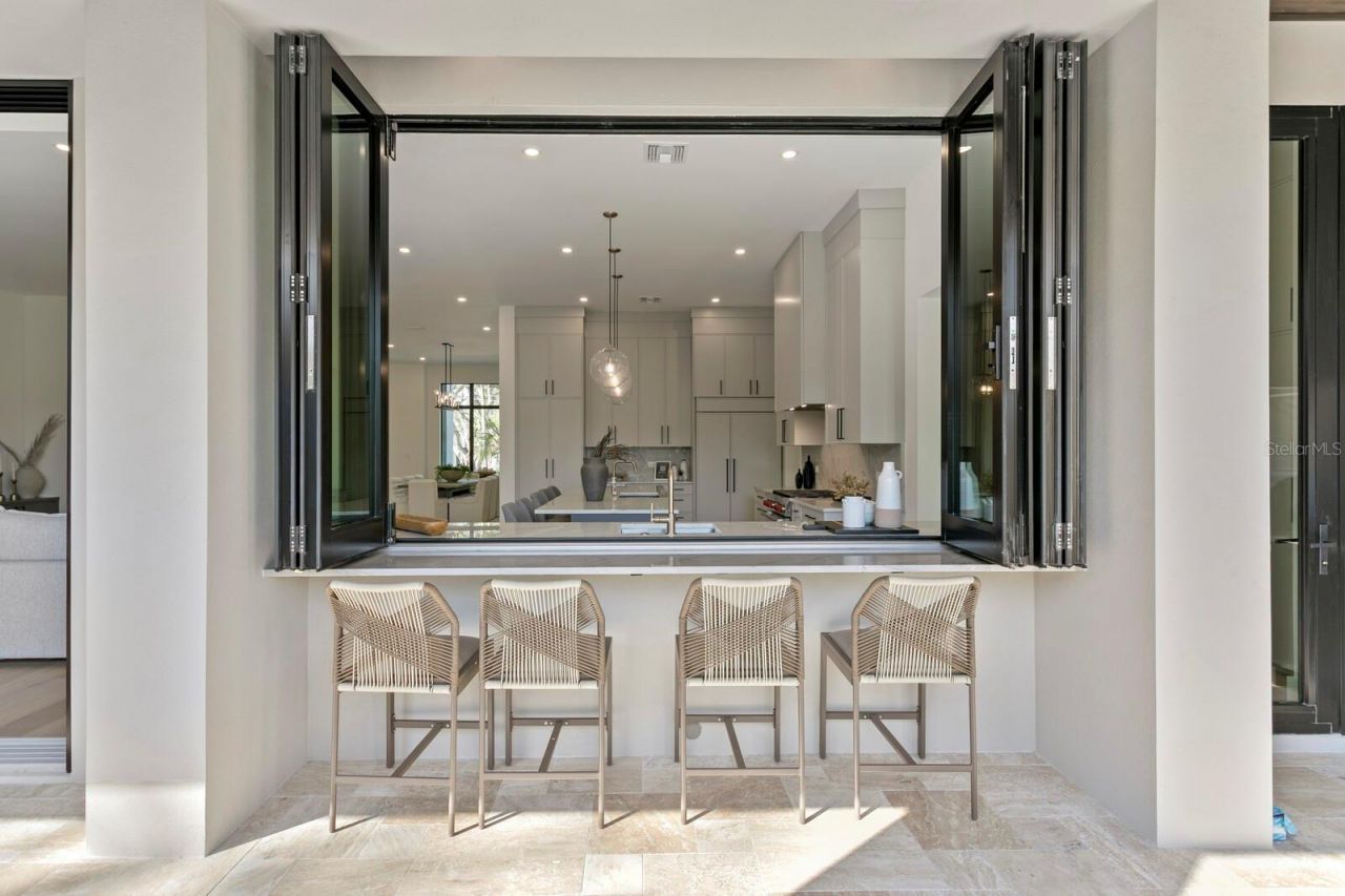 5104 W Platt Street, Tampa, FL 33609 Photo