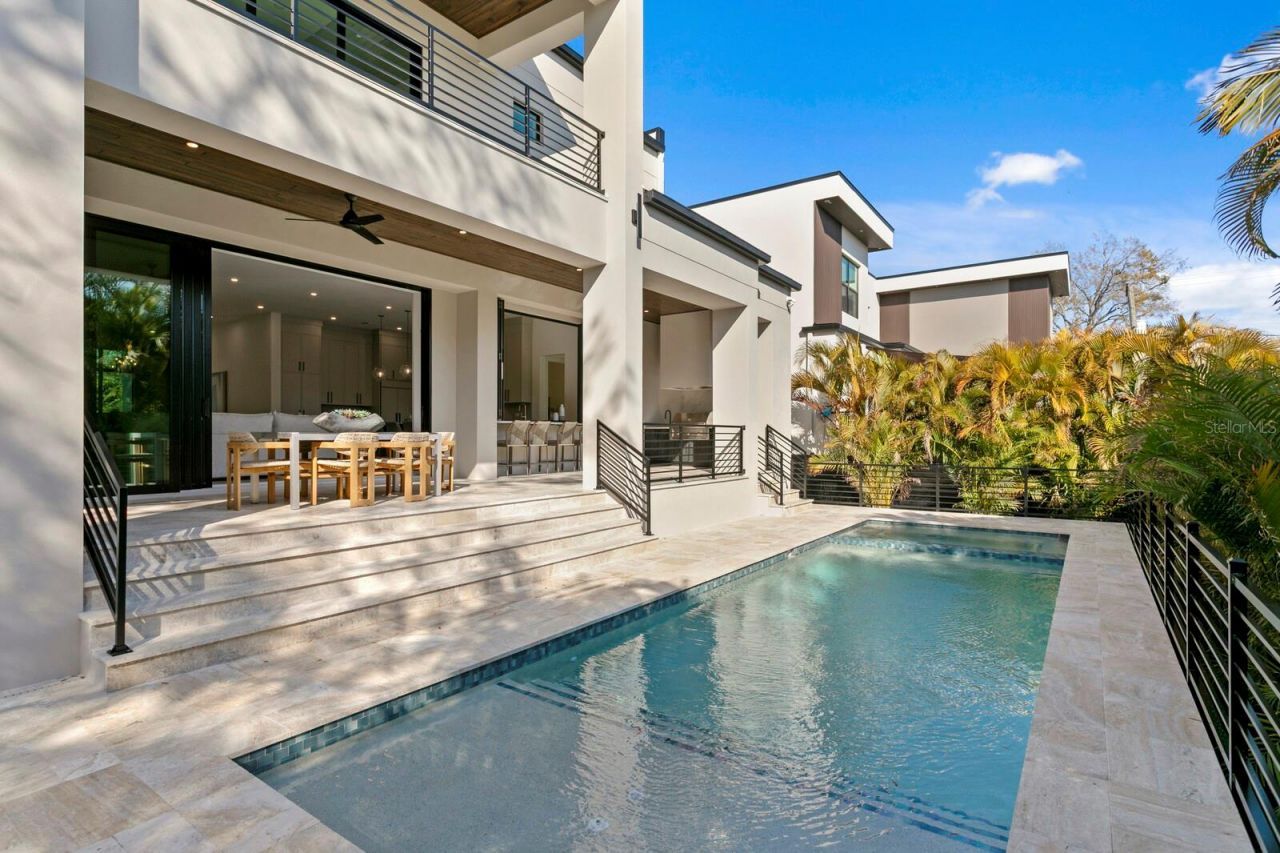 5104 W Platt Street, Tampa, FL 33609 Photo