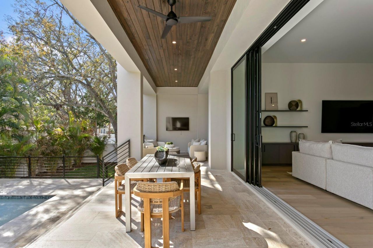 5104 W Platt Street, Tampa, FL 33609 Photo