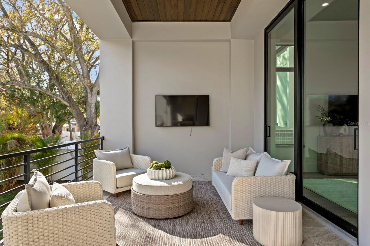 5104 W Platt Street, Tampa, FL 33609 Photo