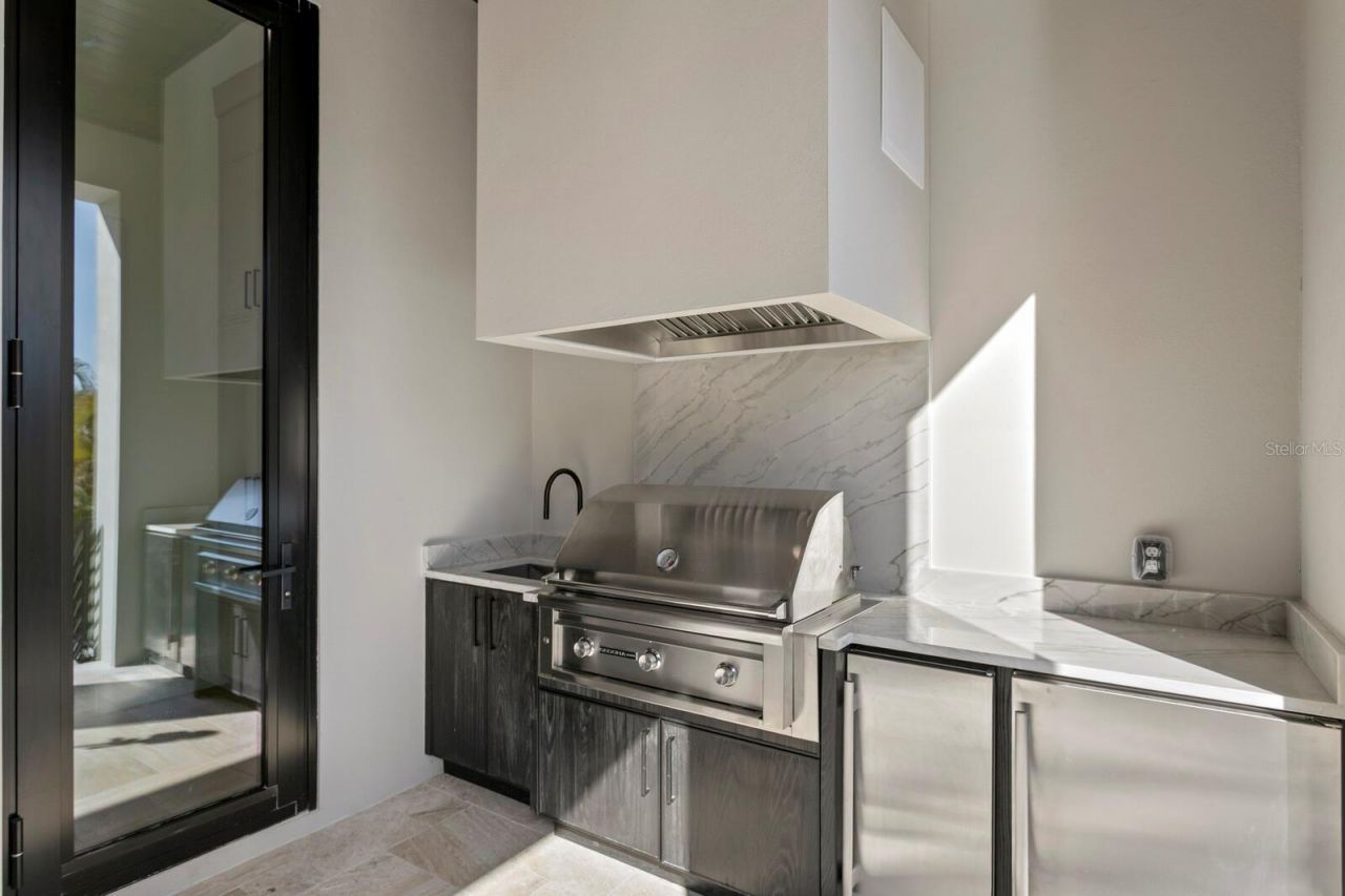 5104 W Platt Street, Tampa, FL 33609 Photo