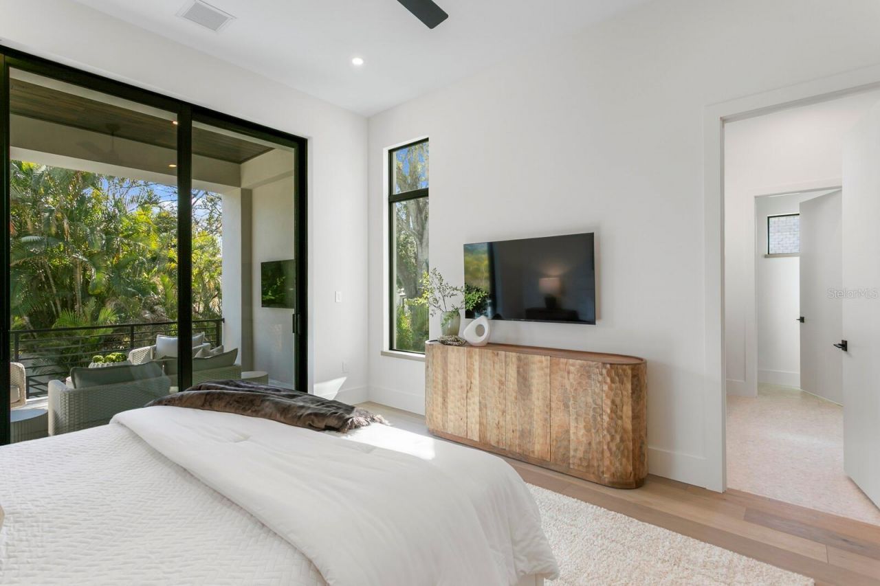 5104 W Platt Street, Tampa, FL 33609 Photo