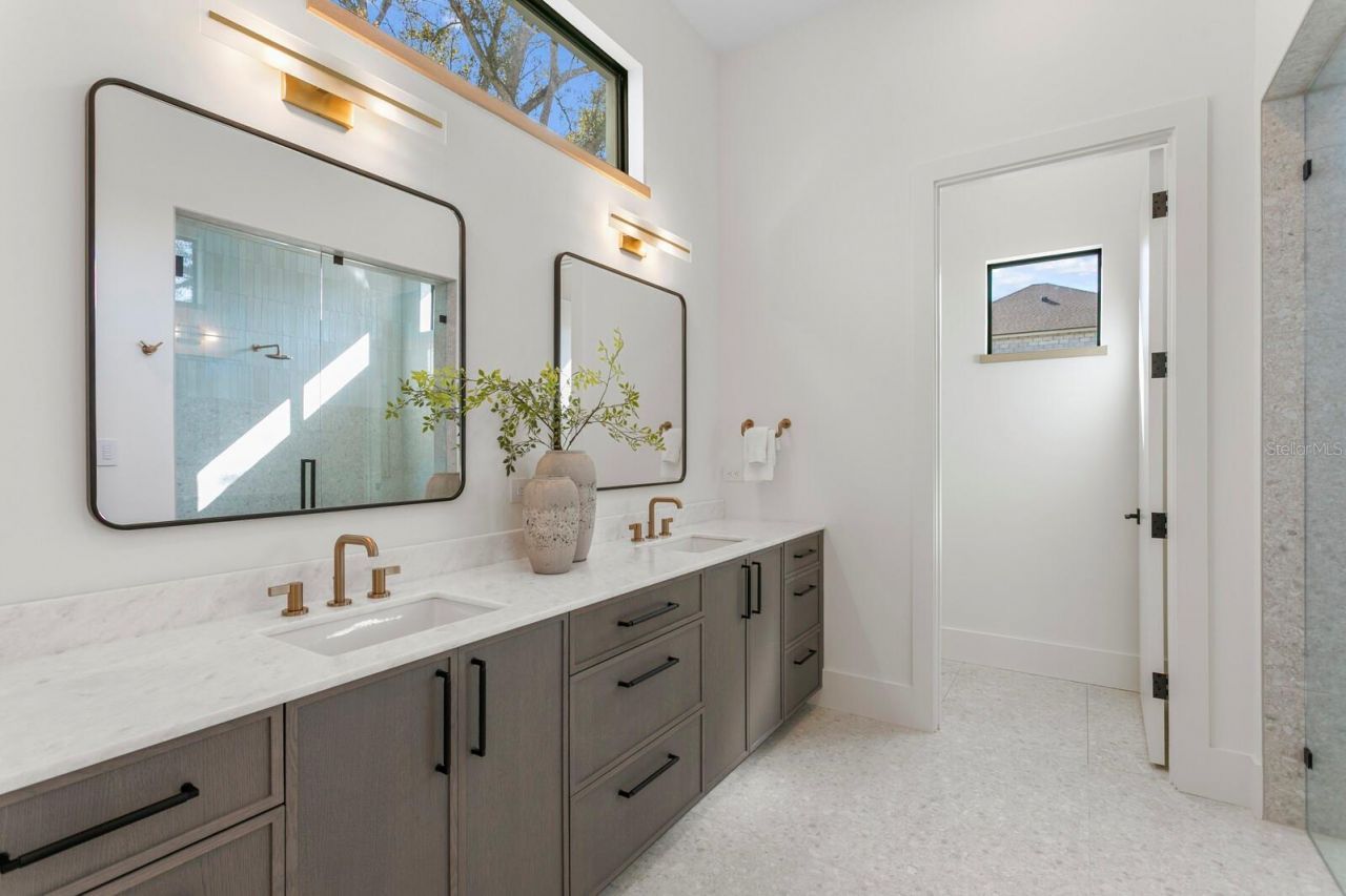 5104 W Platt Street, Tampa, FL 33609 Photo