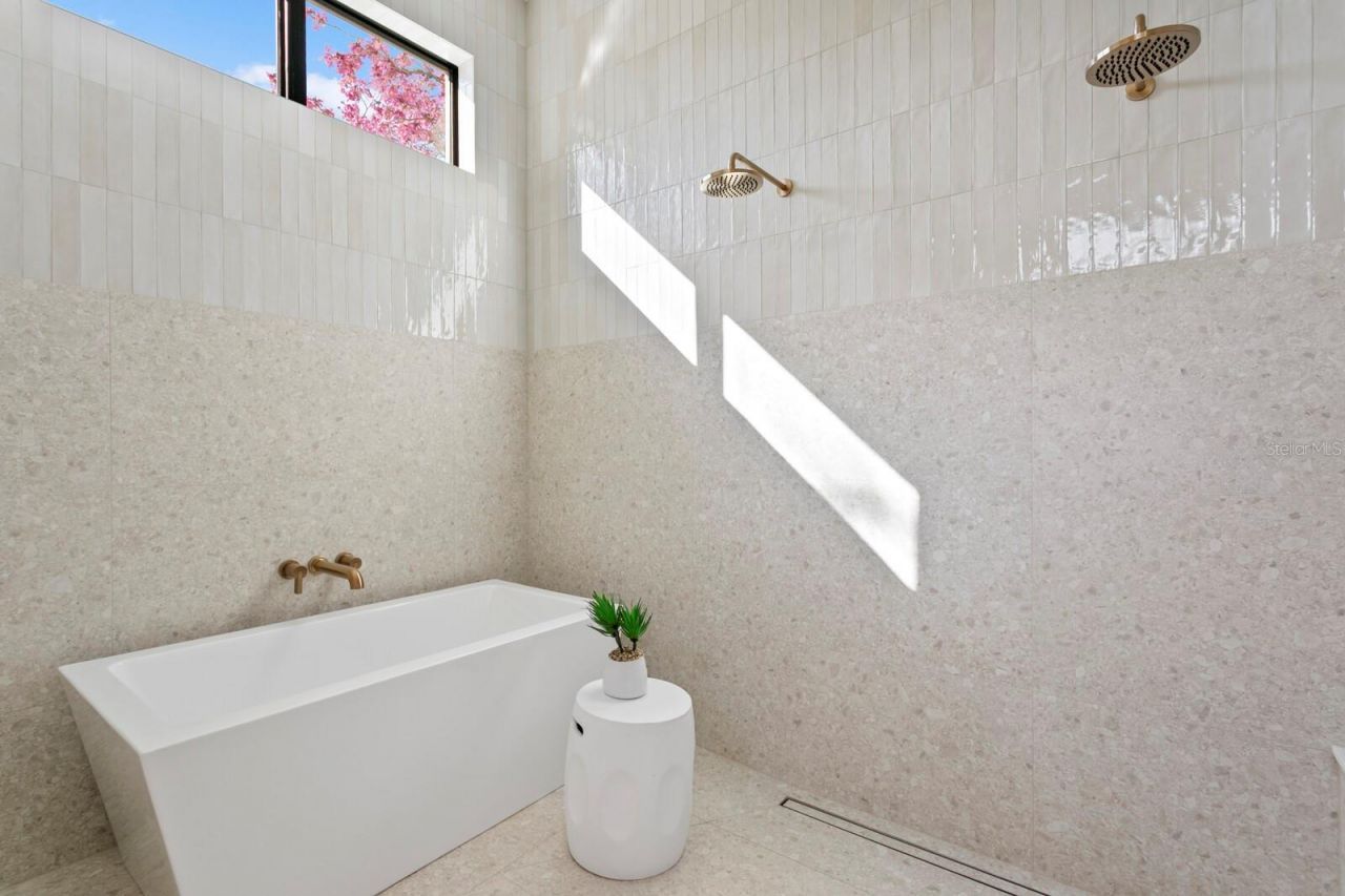 5104 W Platt Street, Tampa, FL 33609 Photo