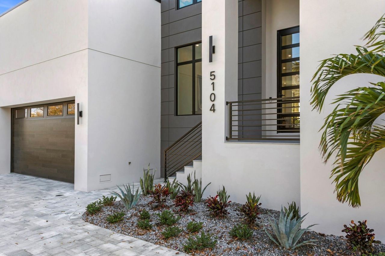 5104 W Platt Street, Tampa, FL 33609 Photo