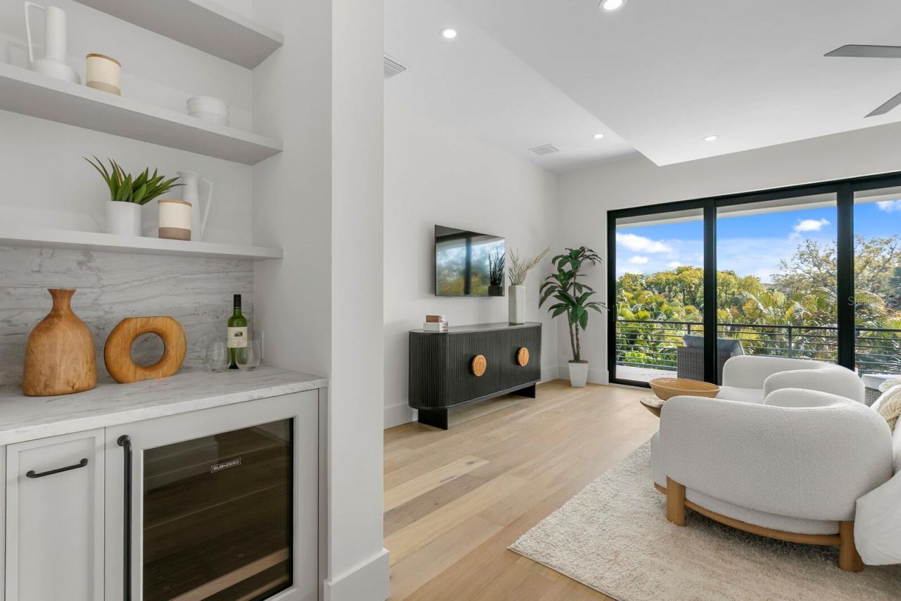 5104 W Platt Street, Tampa, FL 33609 Photo