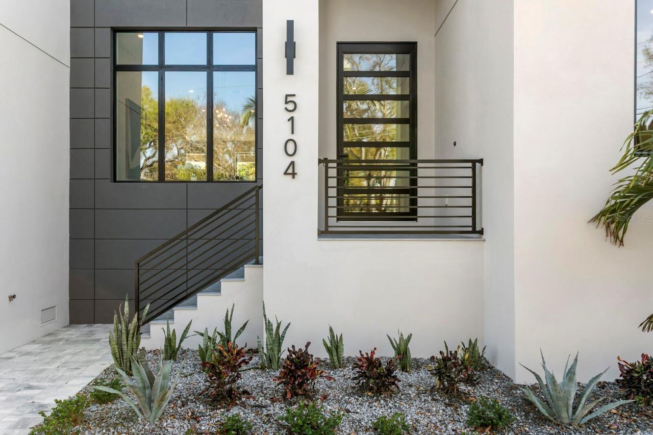 5104 W Platt Street, Tampa, FL 33609 Photo