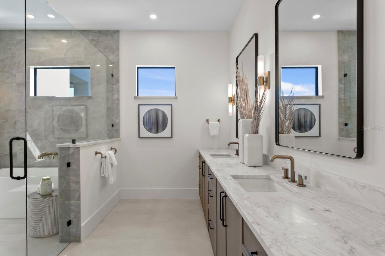 5104 W Platt Street, Tampa, FL 33609 Photo