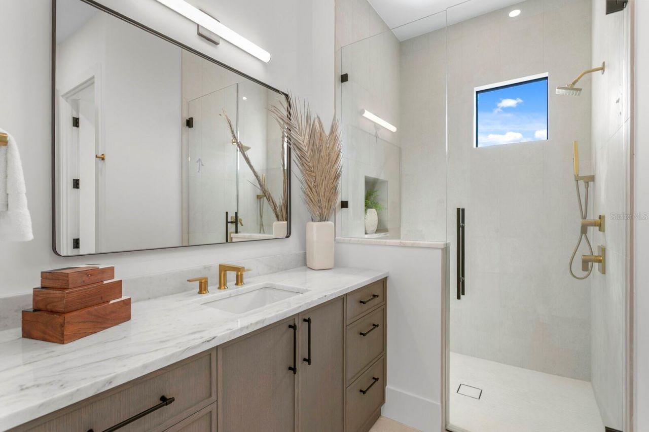 5104 W Platt Street, Tampa, FL 33609 Photo