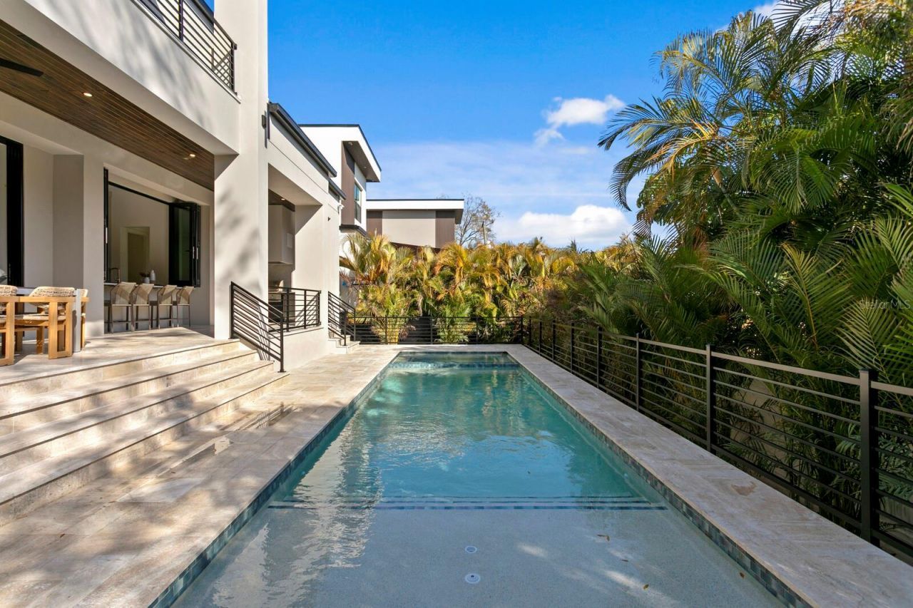 5104 W Platt Street, Tampa, FL 33609 Photo