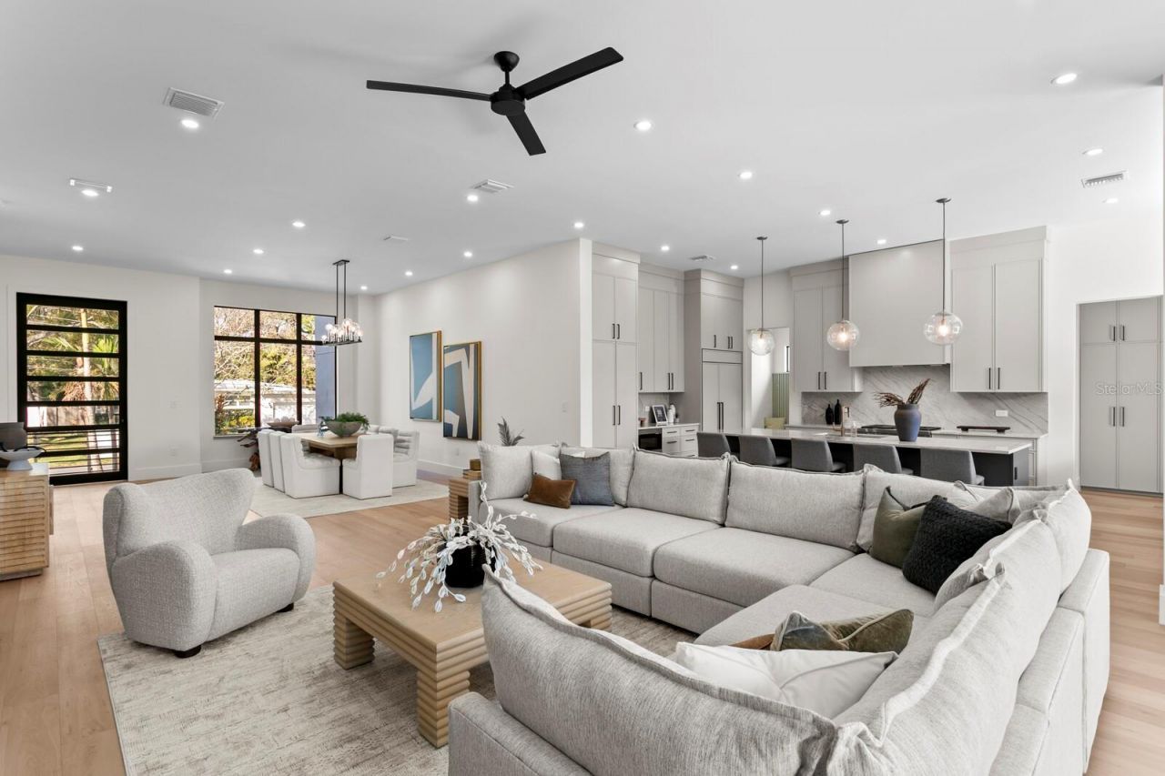 5104 W Platt Street, Tampa, FL 33609 Photo