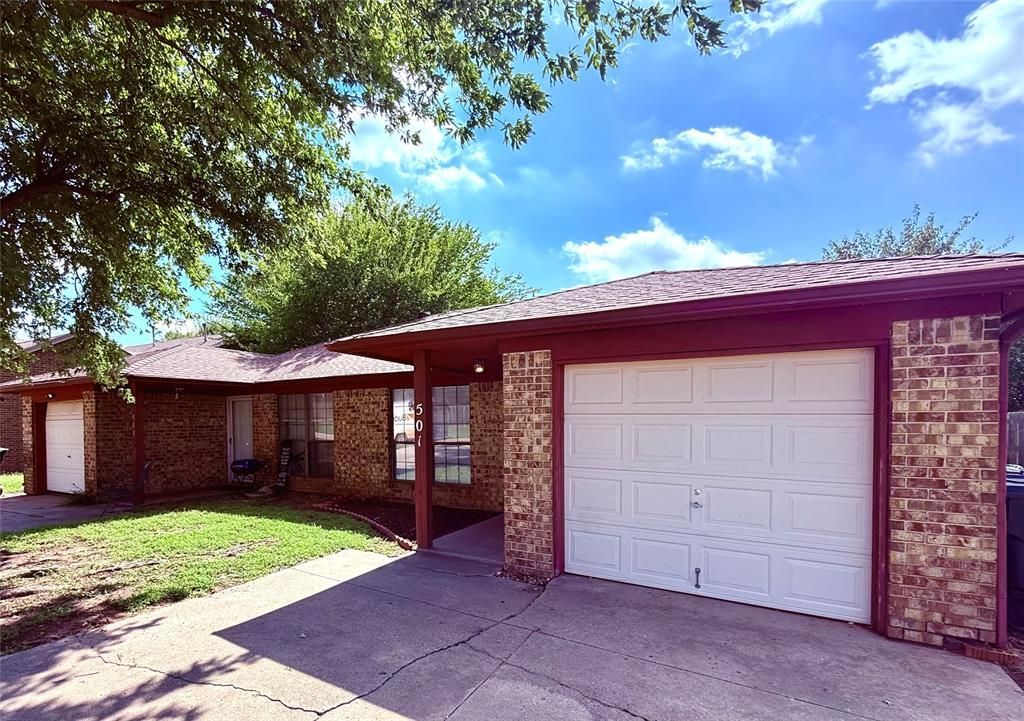 501 S Greengate Drive, Yukon, OK 73099 Main Photo