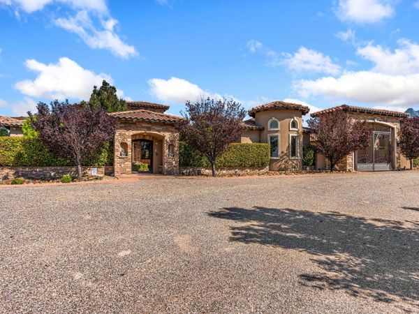 8801 GLENDALE Avenue NE, Albuquerque, NM 87122