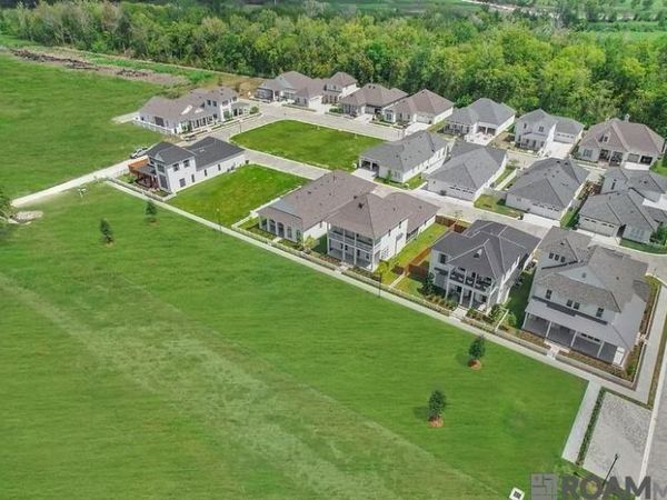 2828-2836-2844 Pointe-marie Dr, Baton Rouge, LA 70820