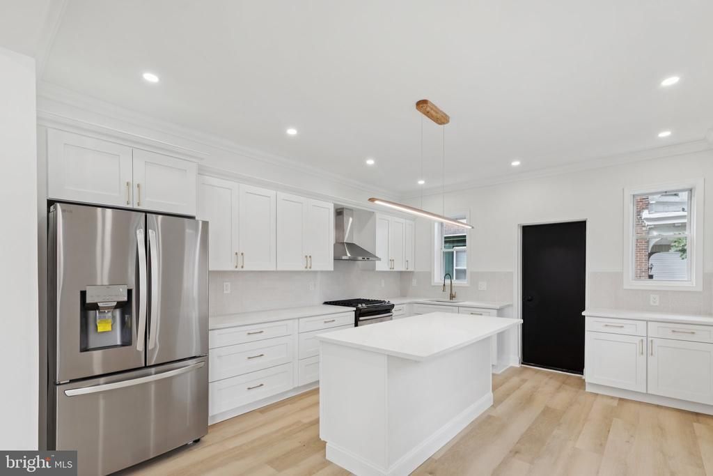 137 W Manheim Street, Philadelphia, PA 19144 Main Photo