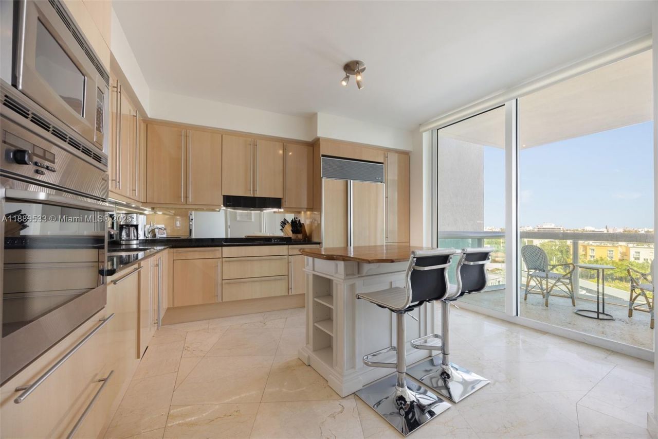 1000 S Pointe Dr, Unit 703, Miami Beach, FL 33139 Photo