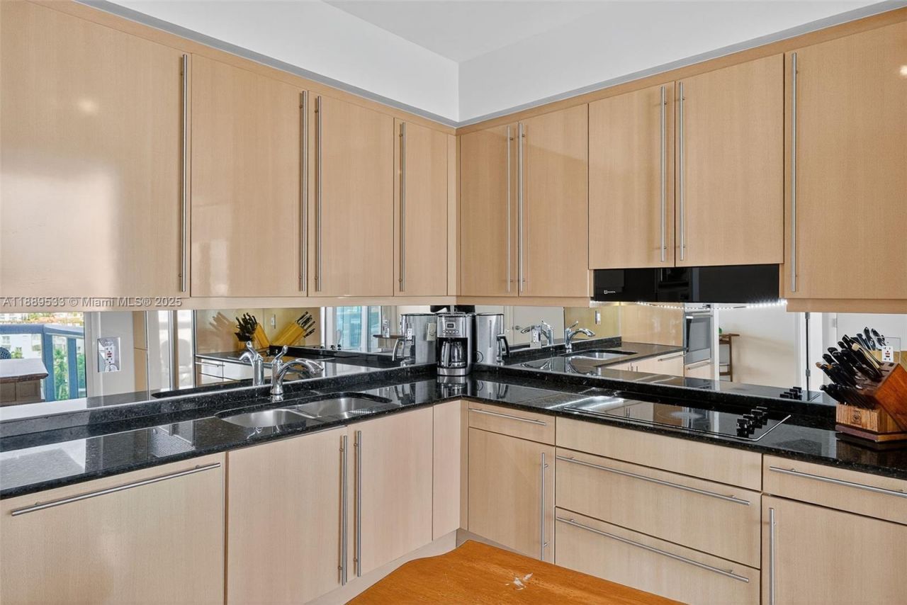 1000 S Pointe Dr, Unit 703, Miami Beach, FL 33139 Photo