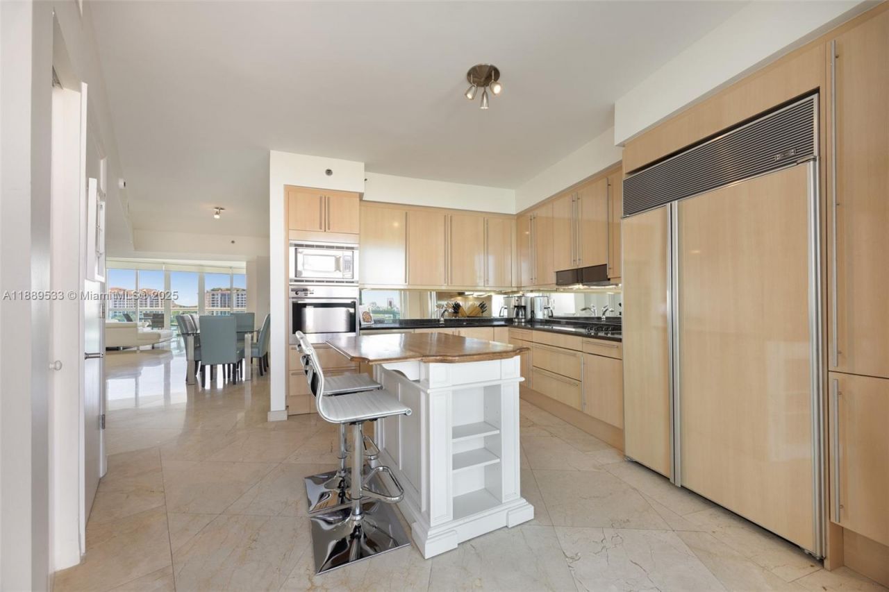 1000 S Pointe Dr, Unit 703, Miami Beach, FL 33139 Photo