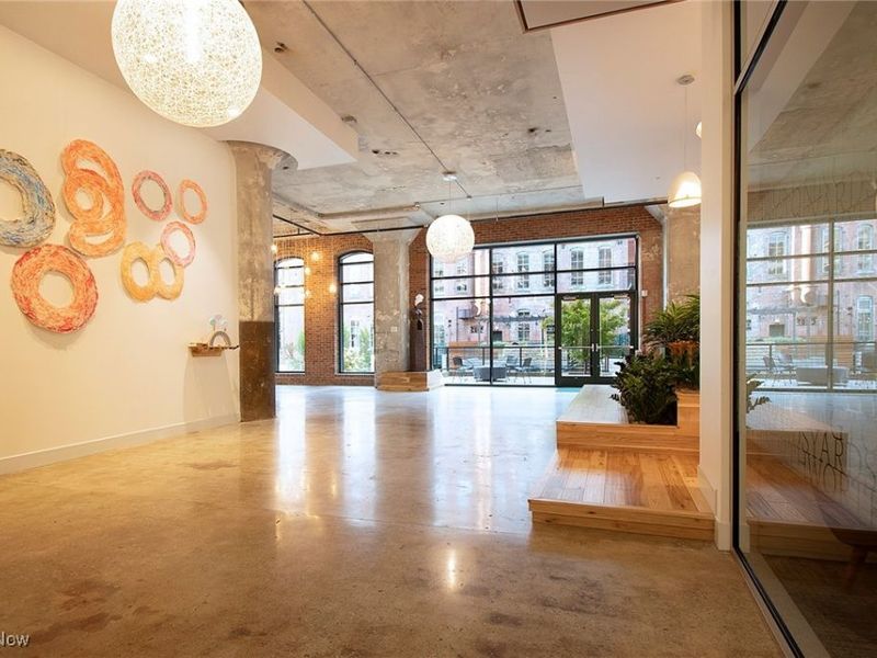 725 Johnson Court, Unit 413, Cleveland, OH 44113 Photo 2