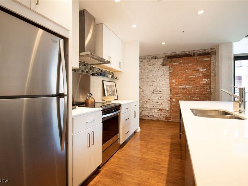 725 Johnson Court, Unit 507, Cleveland, OH 44113 Photo 8
