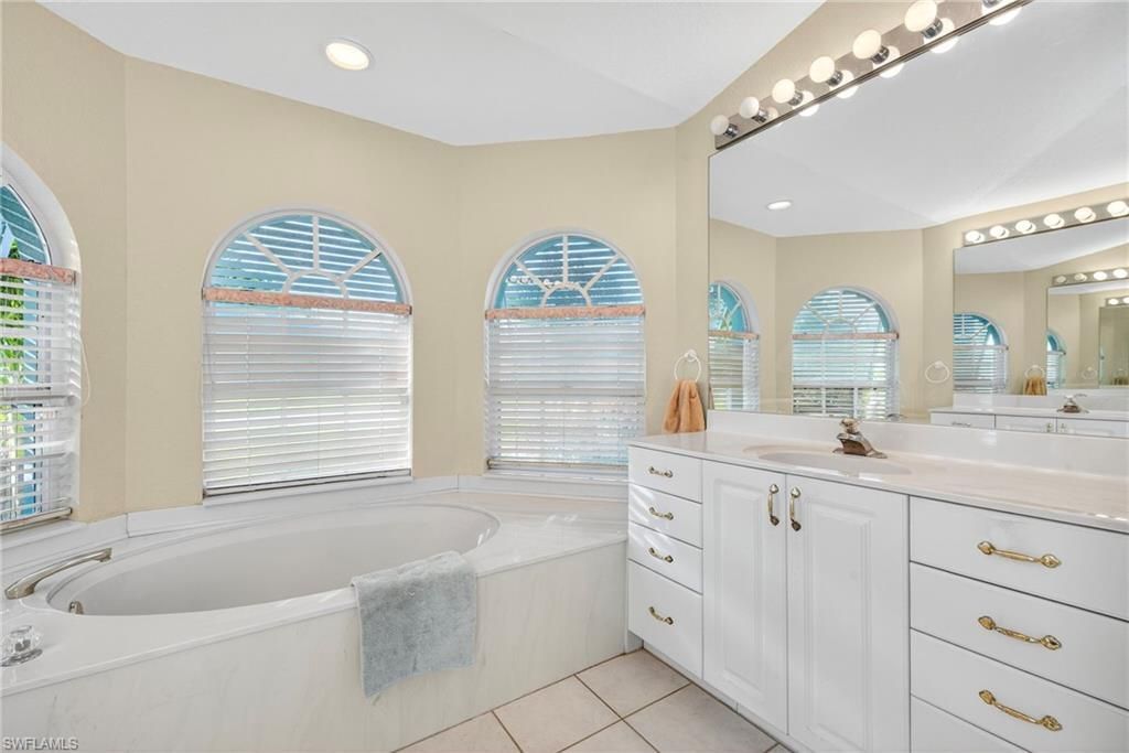2505 SW 53rd Ter, Cape Coral, FL 33914 Photo
