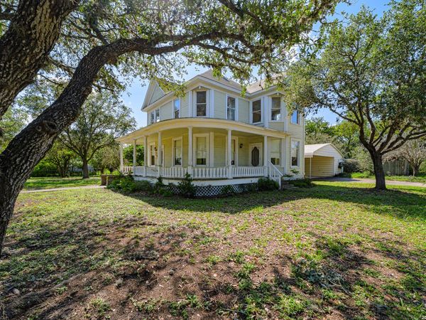 711 E Lott, Beeville, TX 78102