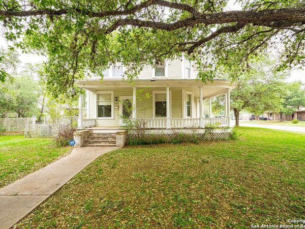 711 E Lott, Beeville, TX 78102