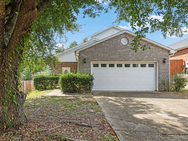 2496 S Lakeview Drive, Crestview, FL 32536