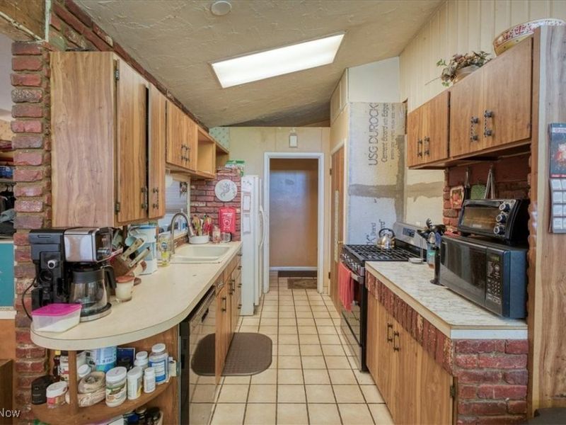 110 E 252nd Street, Euclid, OH 44132 Photo 11