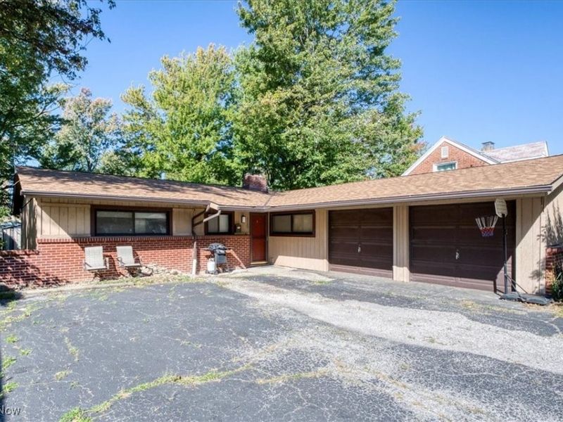 110 E 252nd Street, Euclid, OH 44132 Photo 2