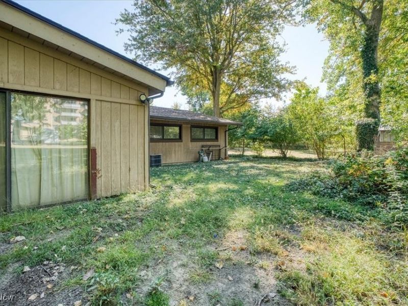 110 E 252nd Street, Euclid, OH 44132 Photo 23
