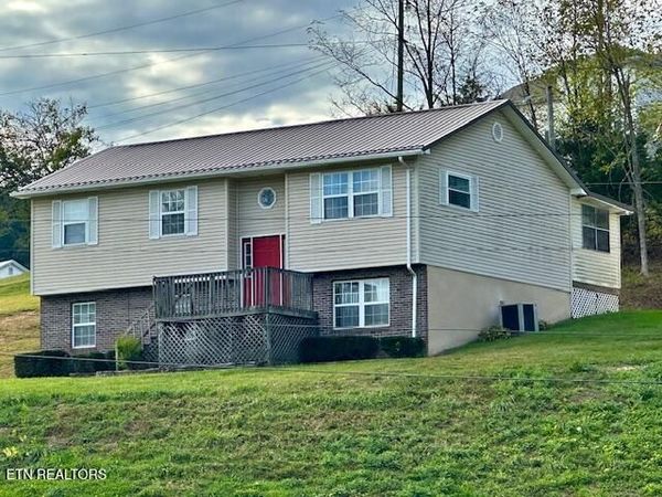 513 Highpoint Rd, Rose Hill, VA 24281