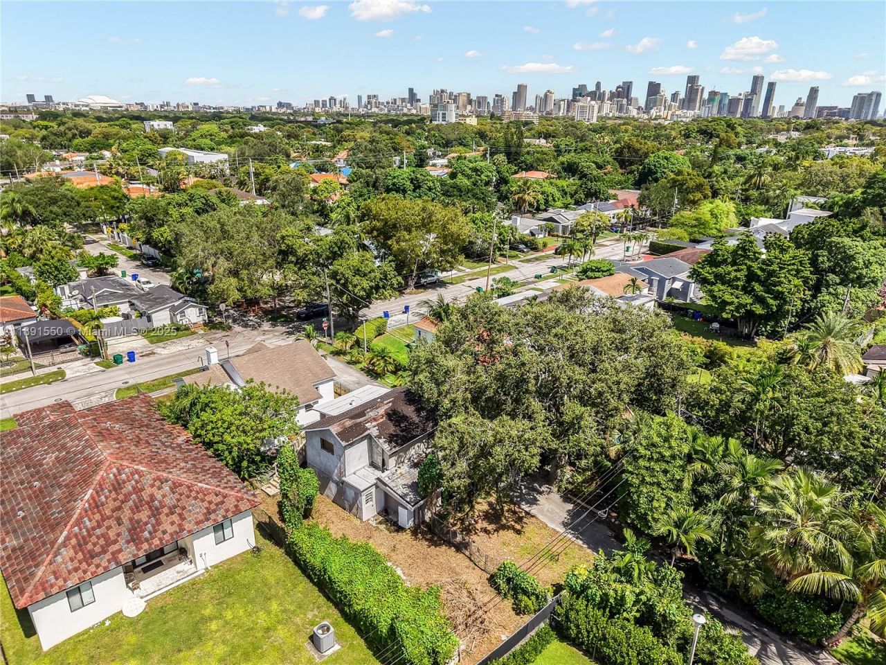 2100 SW 25th St, Miami, FL 33133 Photo