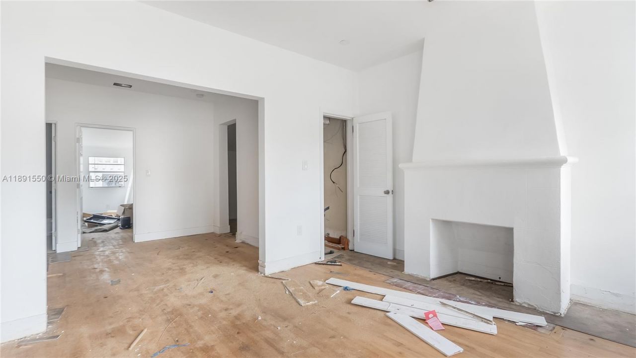 2100 SW 25th St, Miami, FL 33133 Photo