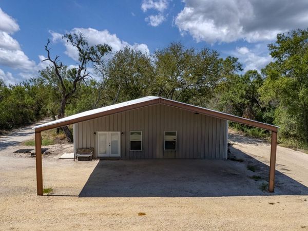 944 FM 1049, Knippa, TX 78870