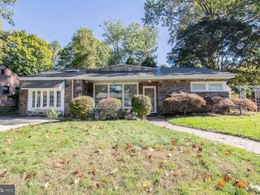 302 CREST PARK ROAD, PHILADELPHIA, PA 19119