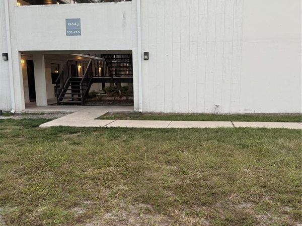 1264 113TH AVENUE, Unit J102, TAMPA, FL 33612