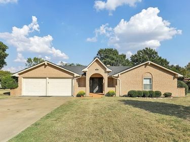 6667 Silver Saddle Road, Fort Worth, TX 76126