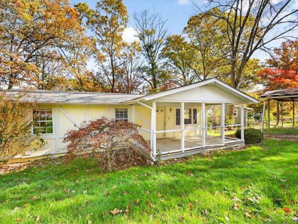 49 Edgewood Hills Rd, Oak Hill, WV 25901