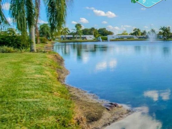 4345 Royal Manor Boulevard, Boynton Beach, FL 33436