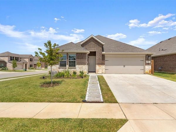 9705 Quail Pointe Rd, Aubrey, TX 76227